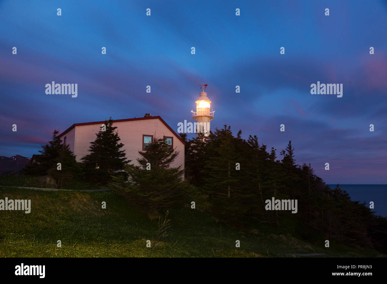 Le phare de Lobster Cove Head. Terre-neuve et Labrador, Canada. Banque D'Images
