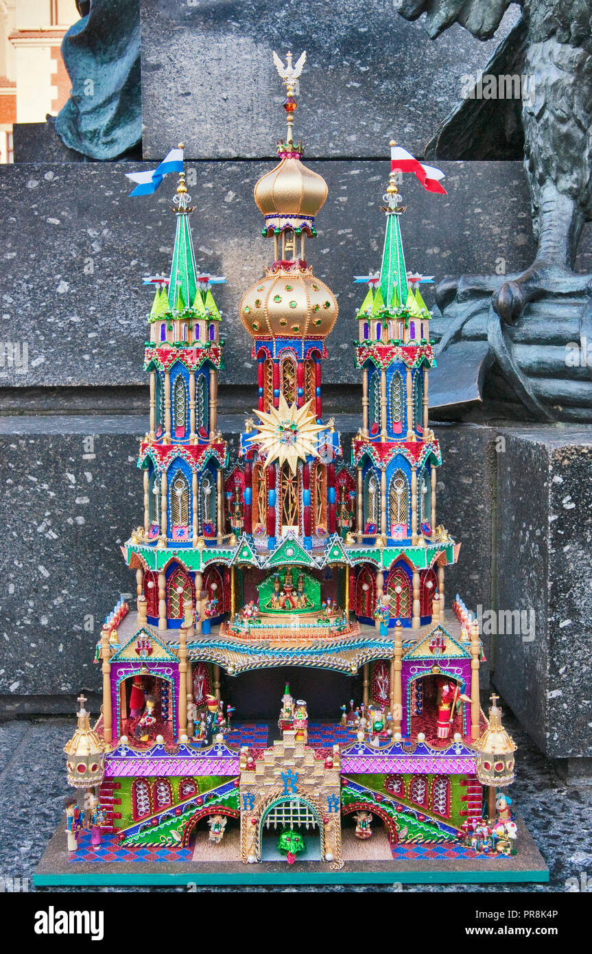 Szopka de Noël, crèche de Noël, concours annuel en décembre à l'Adam Mickiewicz, Monument Rynek Glowny ou Place du marché, Cracovie, Pologne Banque D'Images