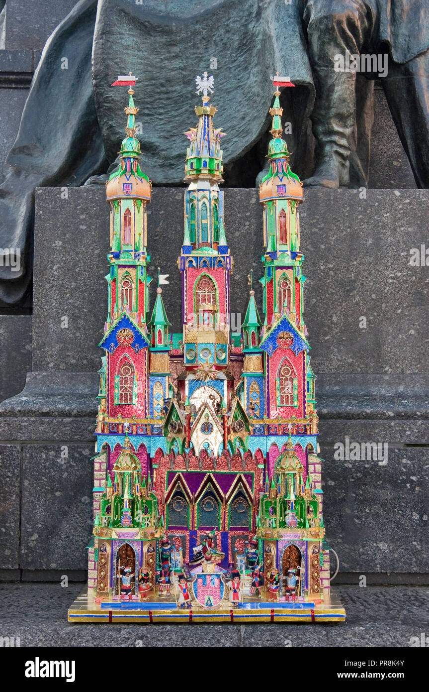 Szopka de Noël, crèche de Noël, concours annuel en décembre à l'Adam Mickiewicz, Monument Rynek Glowny ou Place du marché, Cracovie, Pologne Banque D'Images