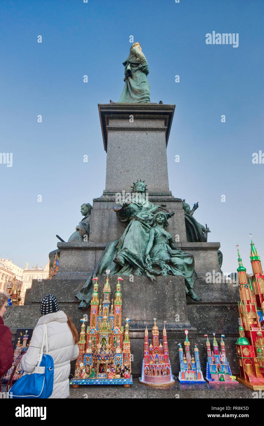 Szopki, les crèches de Noël, concours annuel en décembre à l'Adam Mickiewicz, Monument Rynek Glowny ou Place du marché, Cracovie, Pologne Banque D'Images