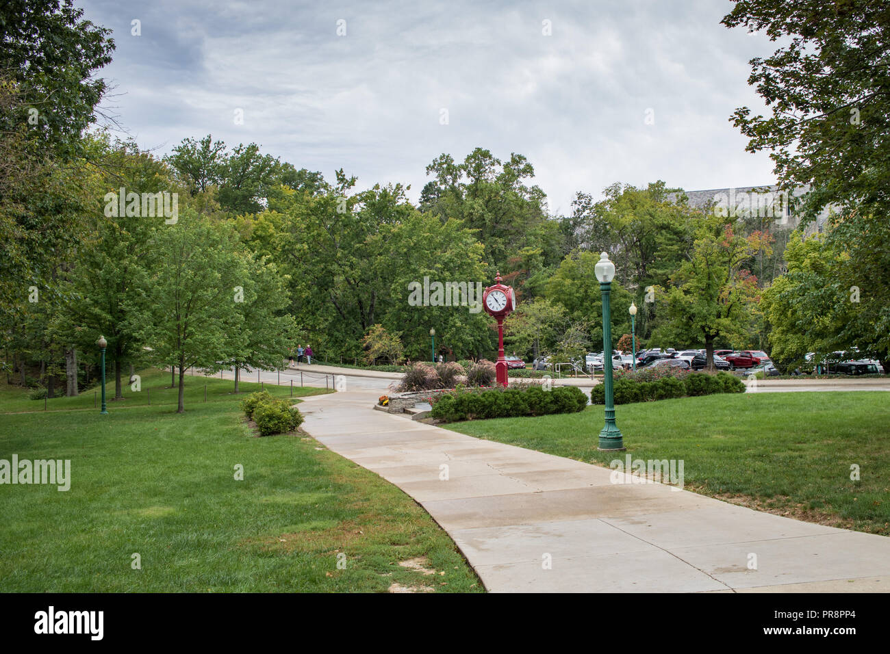 22 septembre 2018, Bloomington, Indiana : l'une des horloges rouge emblématique sur le campus de l'Université de l'Indiana Banque D'Images