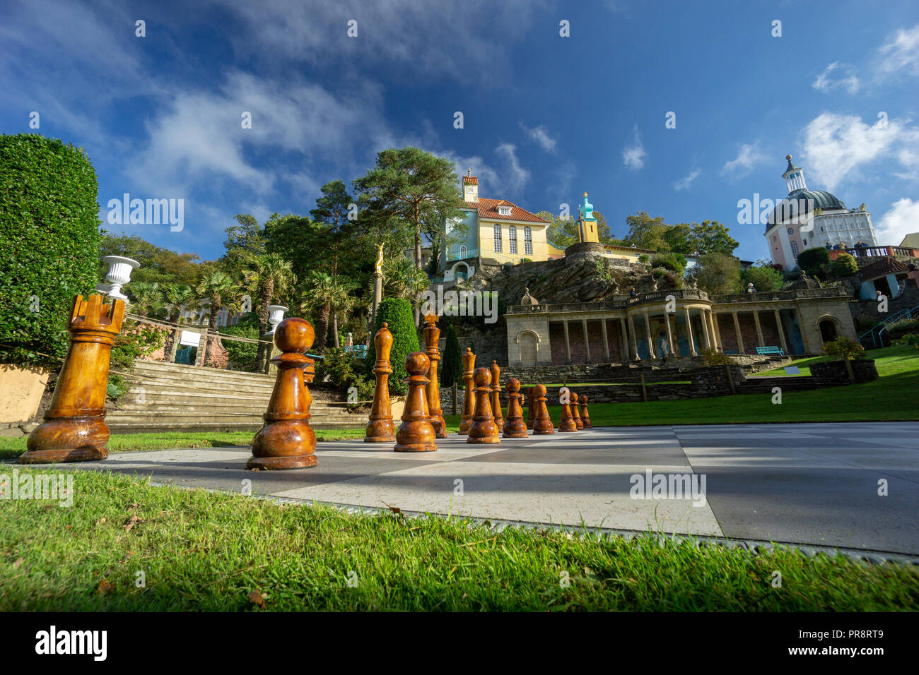 Scènes diverses sur une chaude journée ensoleillée du village de Portmeirion au Pays de Galles Banque D'Images