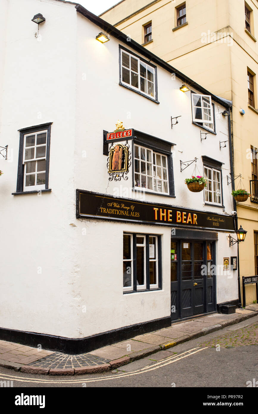 The Bear à Oxford Angleterre, plafond bas, pub britannique traditionnel au sol irrégulier. Banque D'Images