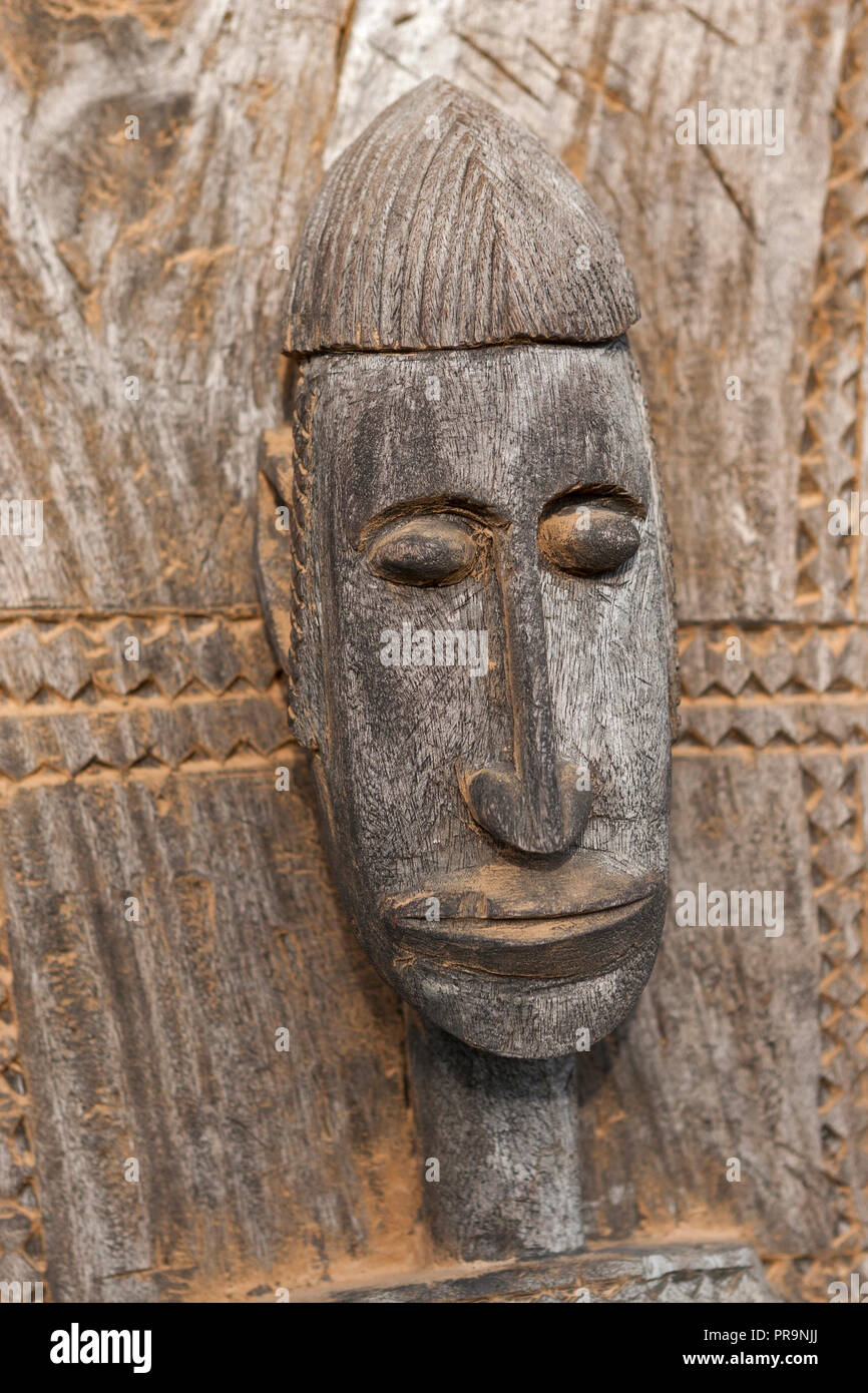 En bois Dogon sculpture d'une tête d'homme Banque D'Images