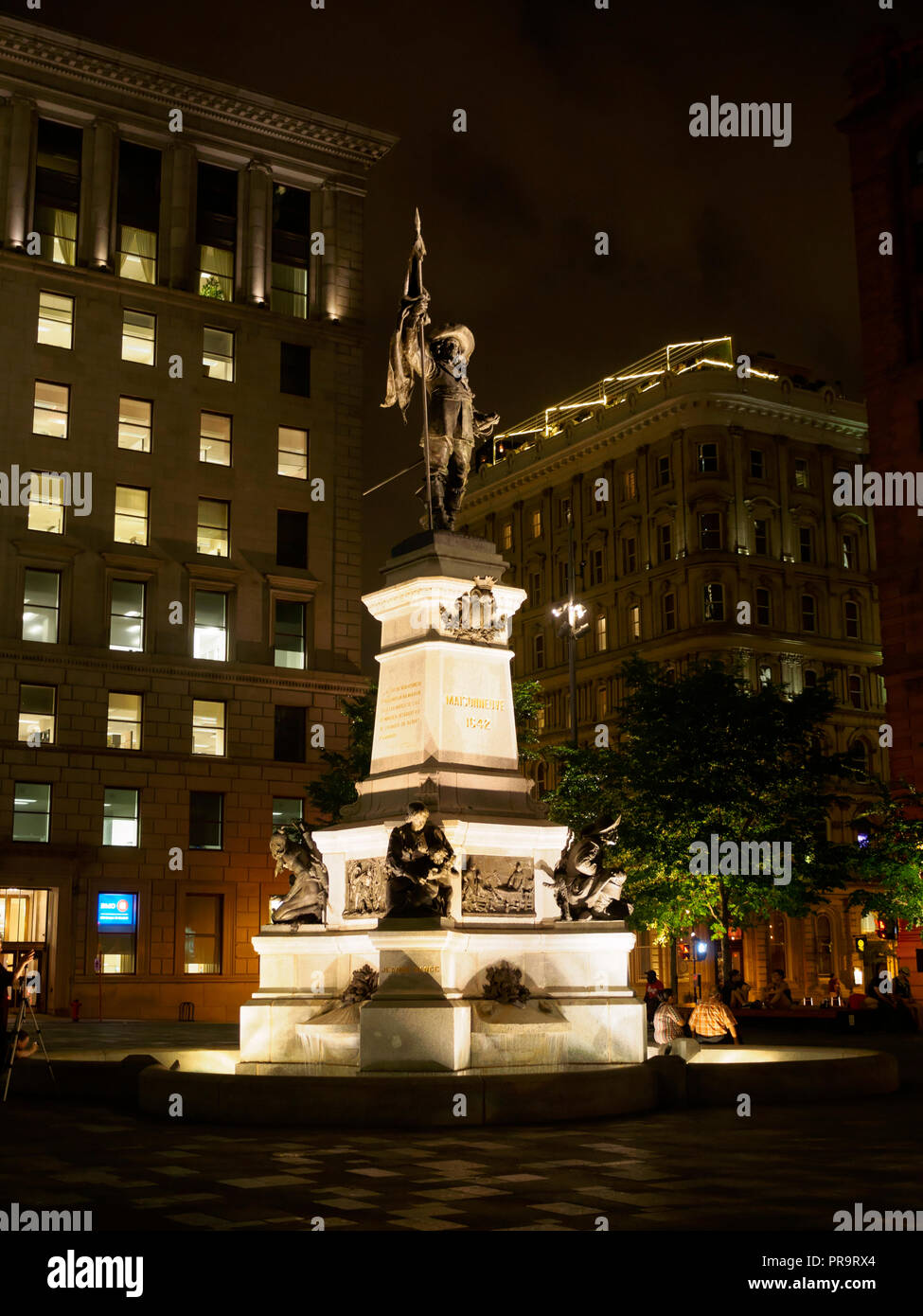 Monument à la mémoire de Paul de Chomedey, fondateur de Montréal, la Place d'Armes Banque D'Images
