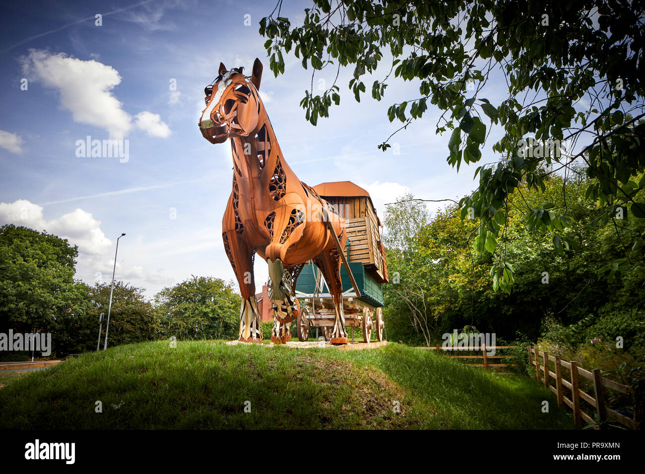Leyland dans le Lancashire, Angleterre. Bobby 'le cheval de fer" commandé par le Conseil d'Arrondissement de Ribble sud la sculpture représente la fière Leyland industria Banque D'Images