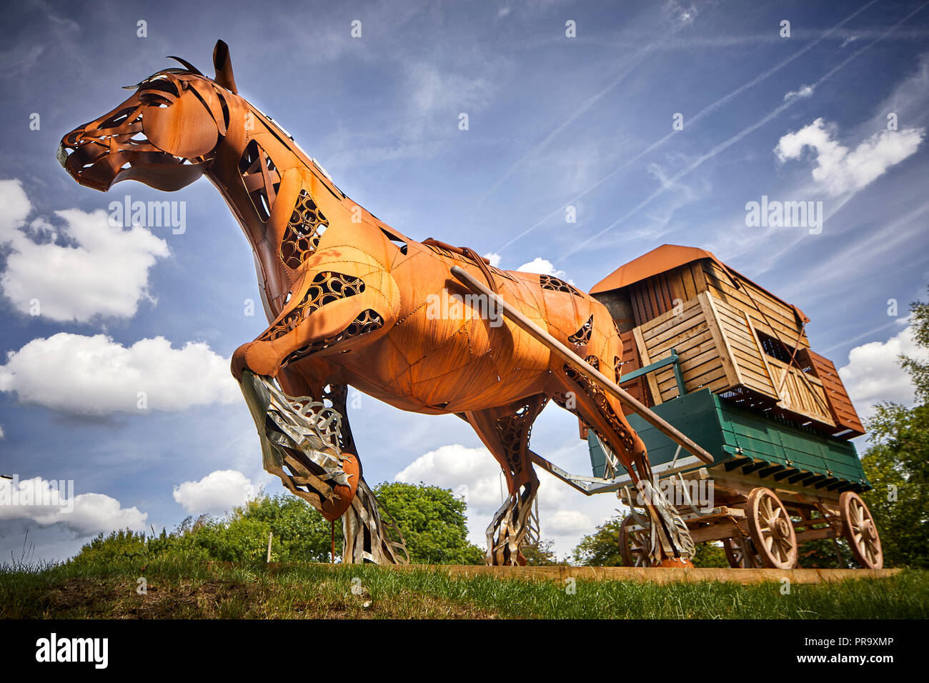 Leyland dans le Lancashire, Angleterre. Bobby 'le cheval de fer" commandé par le Conseil d'Arrondissement de Ribble sud la sculpture représente la fière Leyland industria Banque D'Images