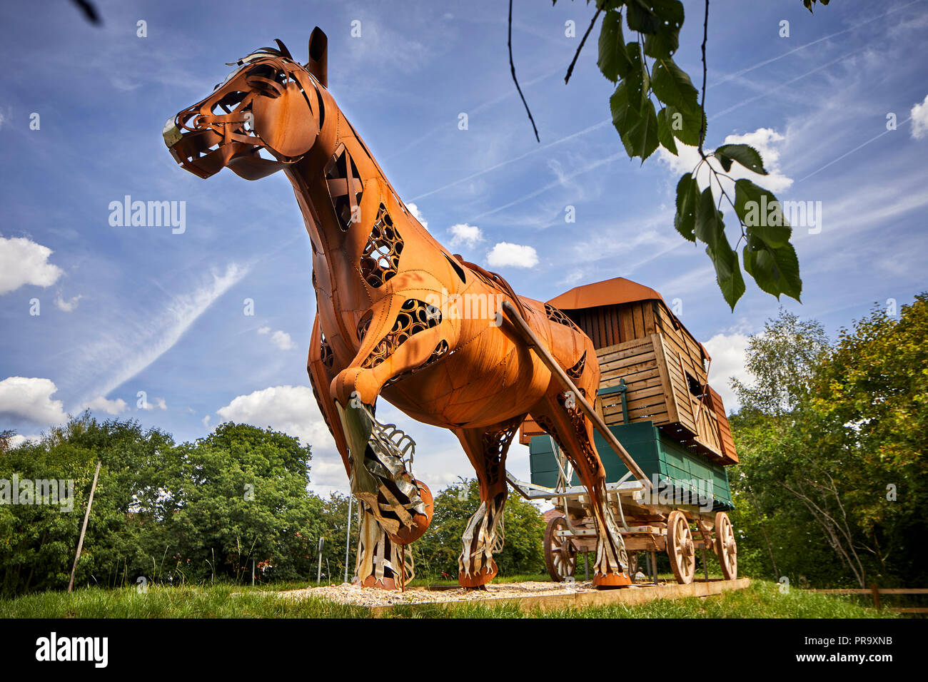 Leyland dans le Lancashire, Angleterre. Bobby 'le cheval de fer" commandé par le Conseil d'Arrondissement de Ribble sud la sculpture représente la fière Leyland industria Banque D'Images