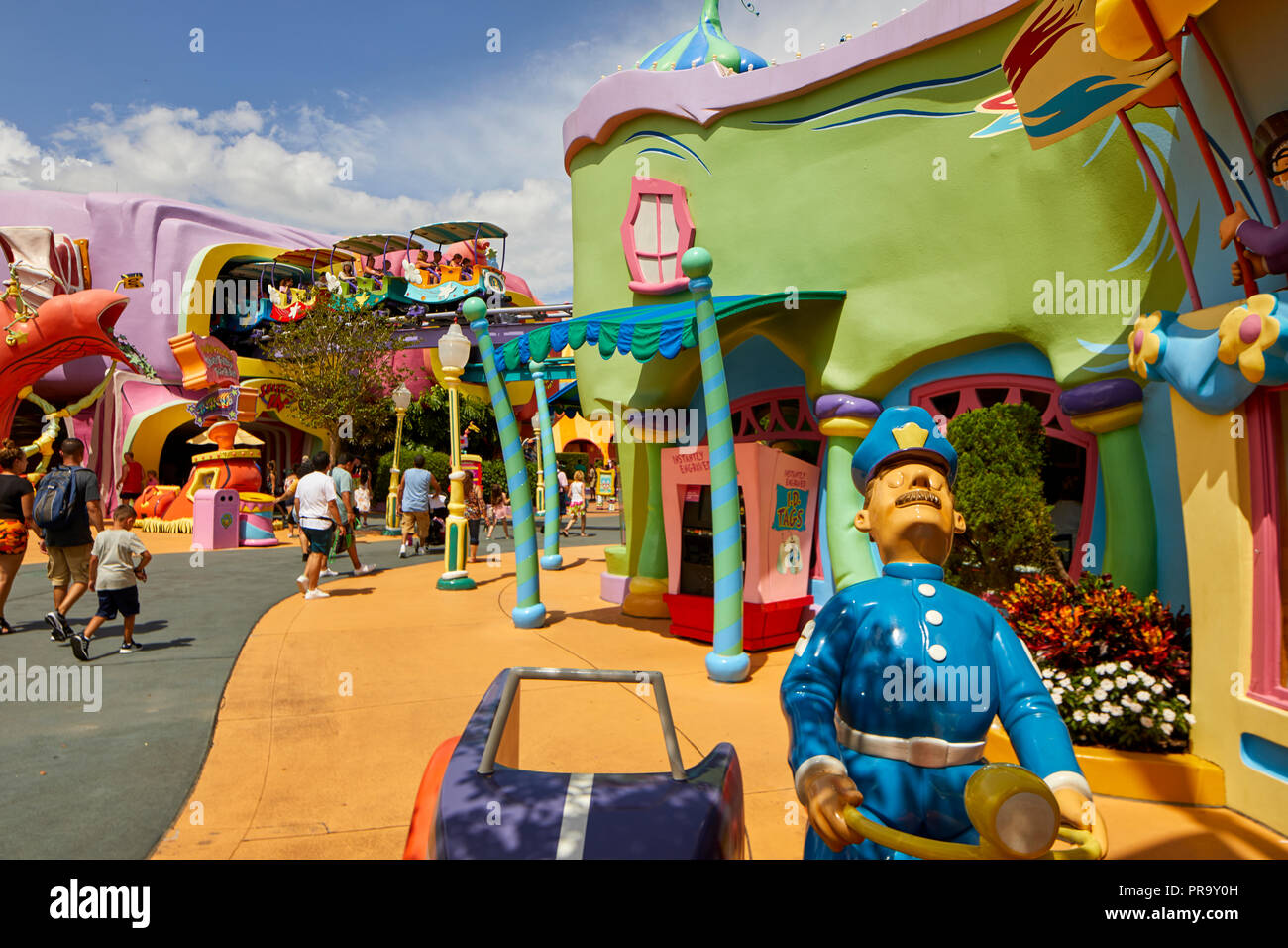 Rollercoaster dans Seuss Landing Dr Seuss terres dans Universal Studios Orlando Banque D'Images