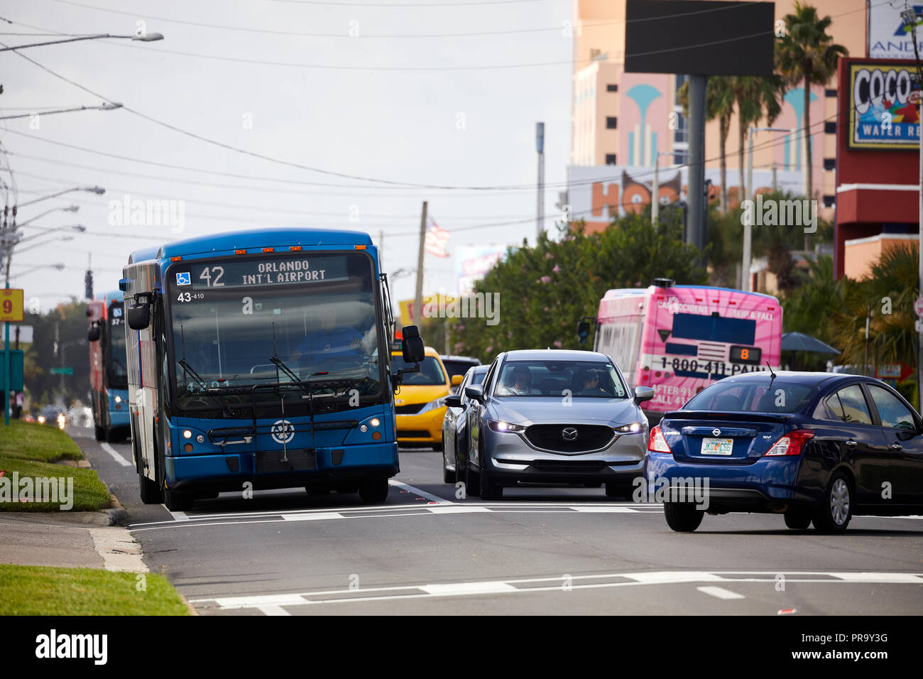 Le trafic sur la route International Drive Banque D'Images