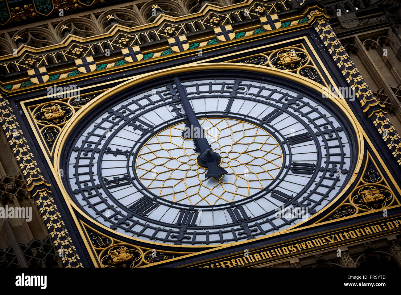 Midi 12 heures de temps sur Big Ben horloge Westminster à Londres La capitale de l'Angleterre Banque D'Images
