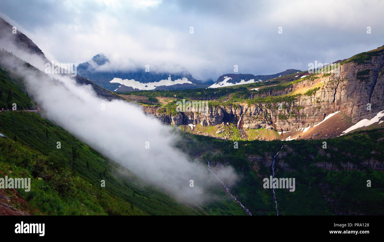 Vue sur les montagnes de Logan's Pass dans le parc national des Glaciers du Montana, USA Banque D'Images