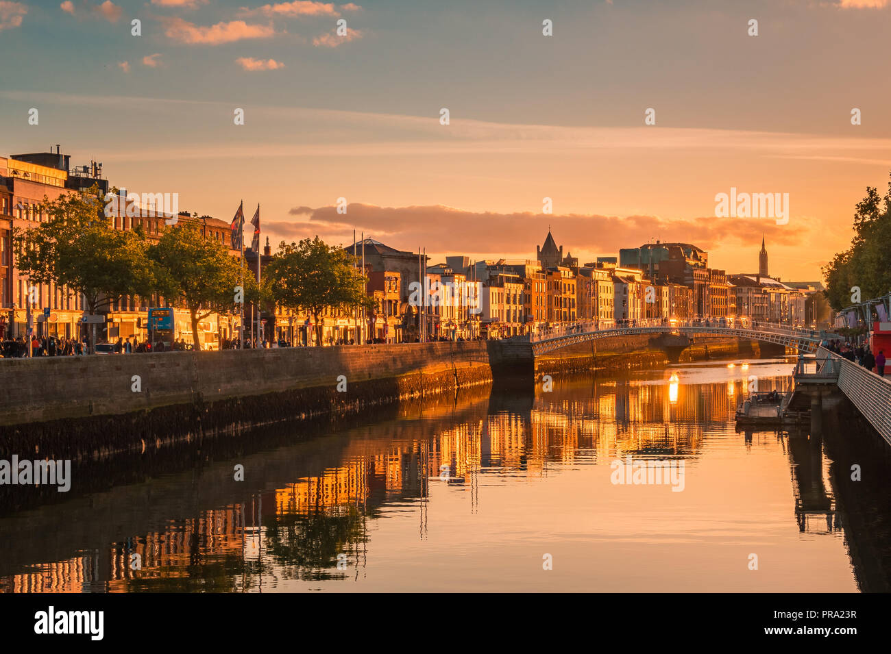 Belle heure d'or vue sur le centre-ville de Dublin à Dublin, Irlande Banque D'Images
