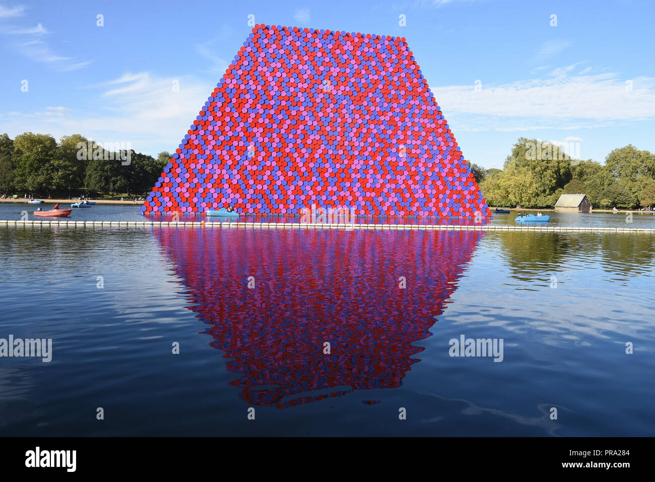 Le mastaba de Londres,art installation flottante de Christo,la Serpentine,Hyde Park Londres,.UK Banque D'Images