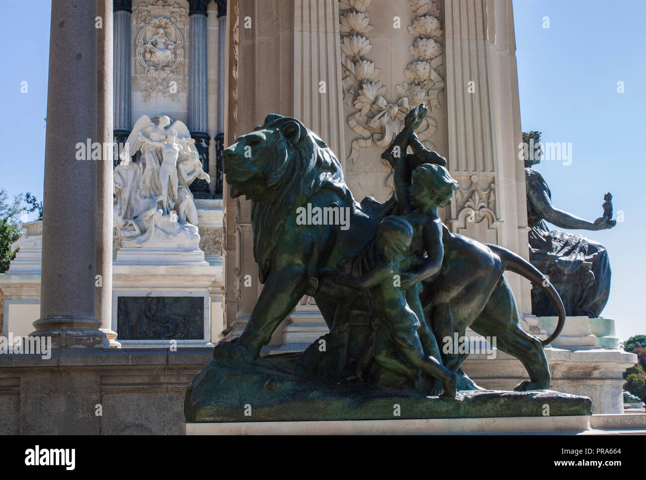 Monument au roi Alphonse XII en Buen Retiro Park (Parque del Buen Retiro) dans le centre de Madrid, Espagne, Europe. Banque D'Images