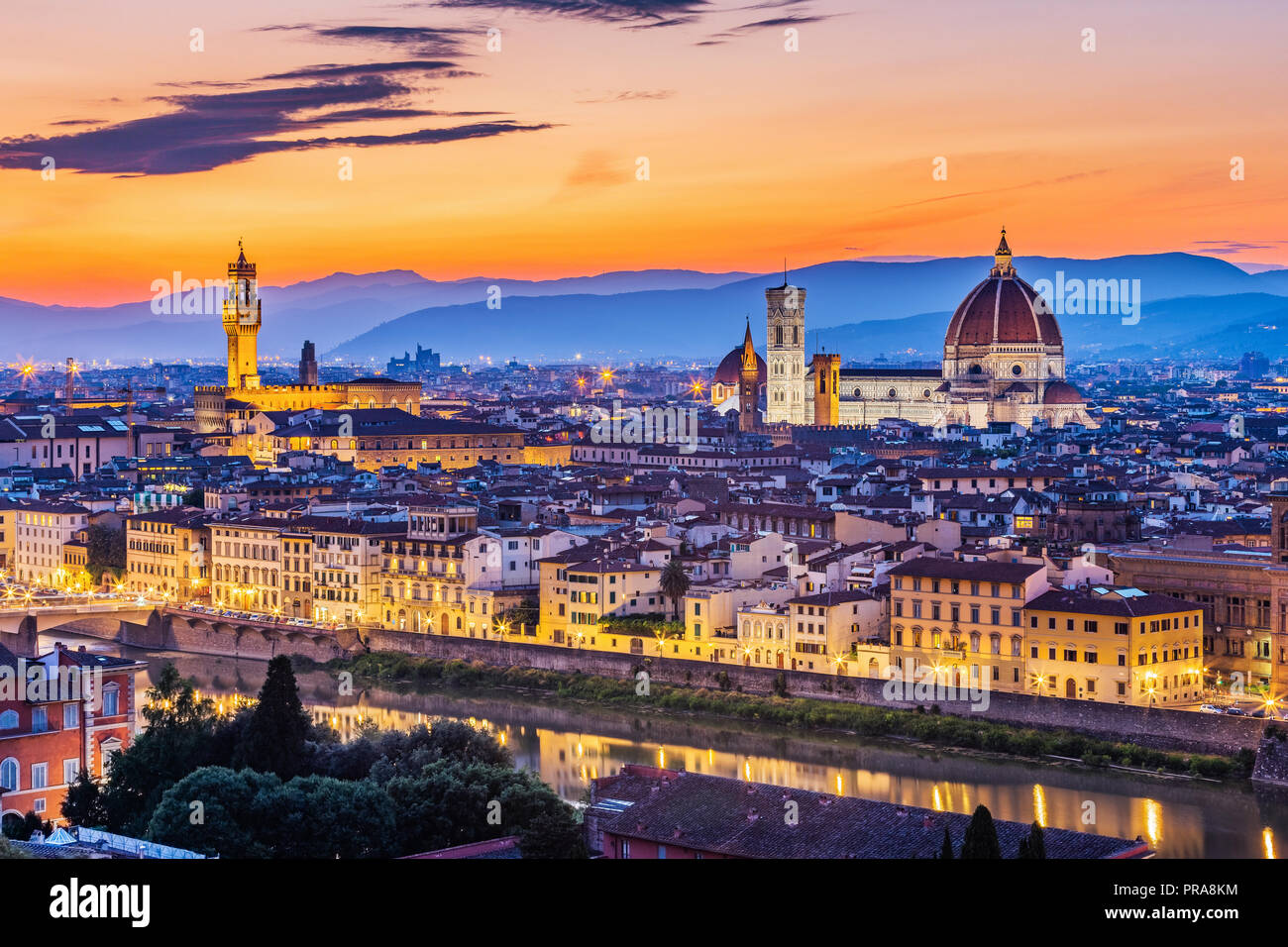 Florence, Italie. Vue de Florence au coucher du soleil depuis la Piazzale Michelangelo. Banque D'Images