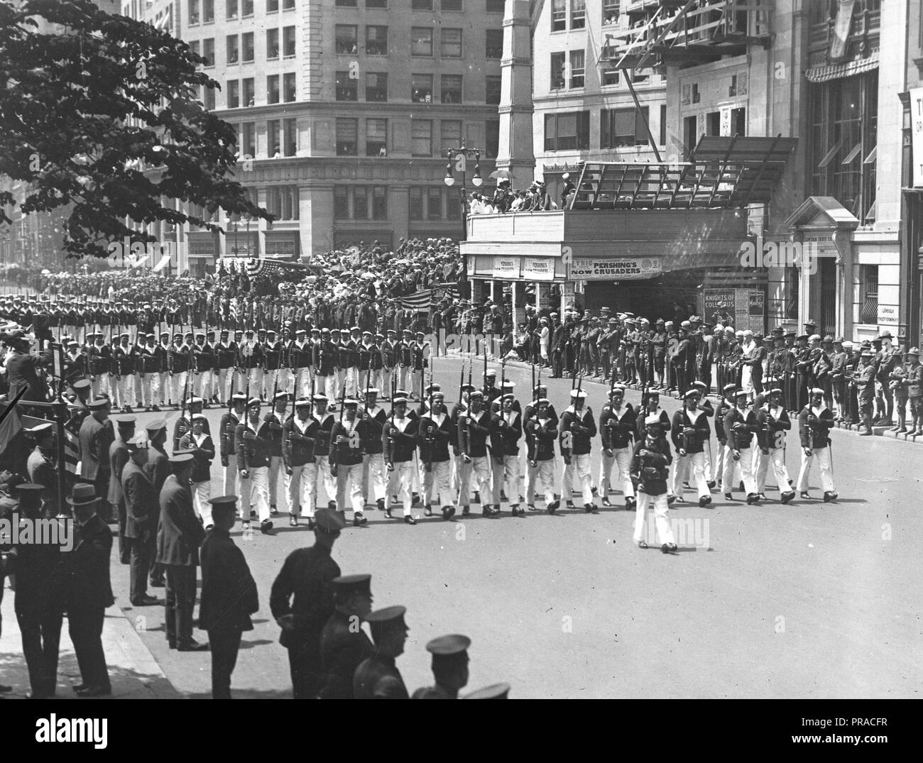 Cérémonies - Le jour de l'indépendance, 1918 - Les Marins français défilant dans l'indépendance Day Parade à New York, le 4 juillet 1918 Banque D'Images