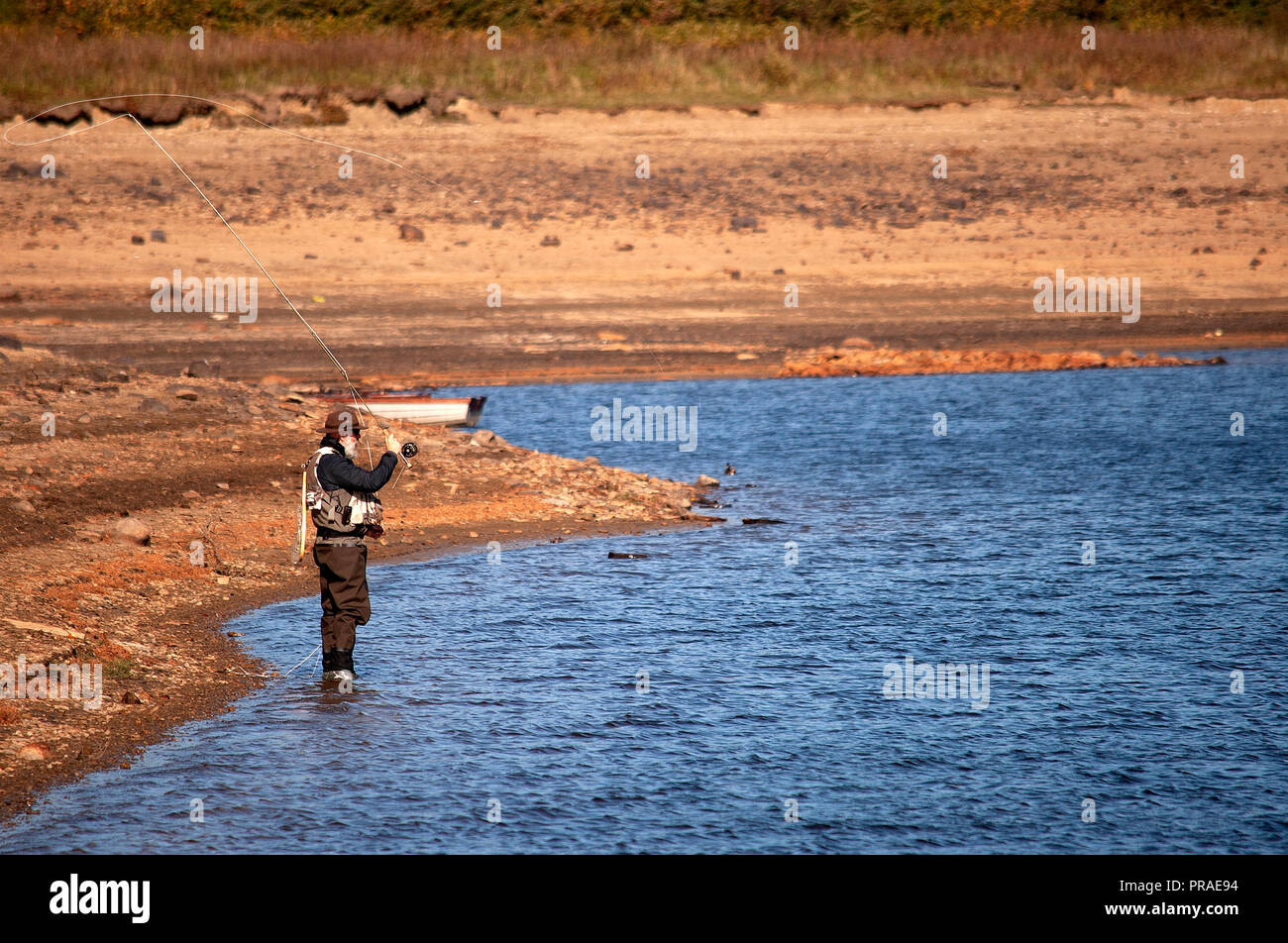 La pêche sur le réservoir près de Parkhead Station, Tunstall dans Weardale, comté de Durham. Banque D'Images