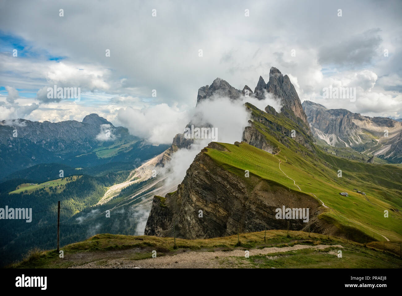 Magnifique vue sur montagnes des Dolomites de Seceda sur Puez Odle Banque D'Images