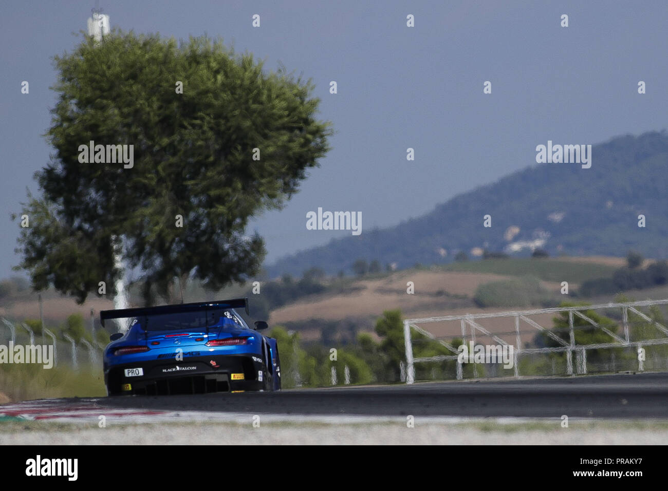Barcelone, Espagne. Le 30 septembre 2018. Blancpain Endurance Series GT ; 04, Maro Engel (deu), BURMANN, Yelmer (GBR), STOLZ, Lucas (deu), Falcon Noir Mercedes-AMG GT3 vu menant son groupe au cours de la première étape de la course. Crédit : Eric Alonso/SOPA Images/ZUMA/Alamy Fil Live News Banque D'Images