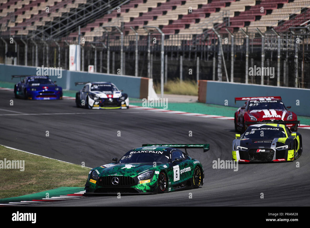 Barcelone, Espagne. Le 30 septembre 2018. Blancpain Endurance Series GT ; 04, Maro Engel (deu), BURMANN, Yelmer (GBR), STOLZ, Lucas (deu), Falcon Noir Mercedes-AMG GT3 vu menant son groupe au cours de la première étape de la course. Crédit : Eric Alonso/SOPA Images/ZUMA/Alamy Fil Live News Banque D'Images