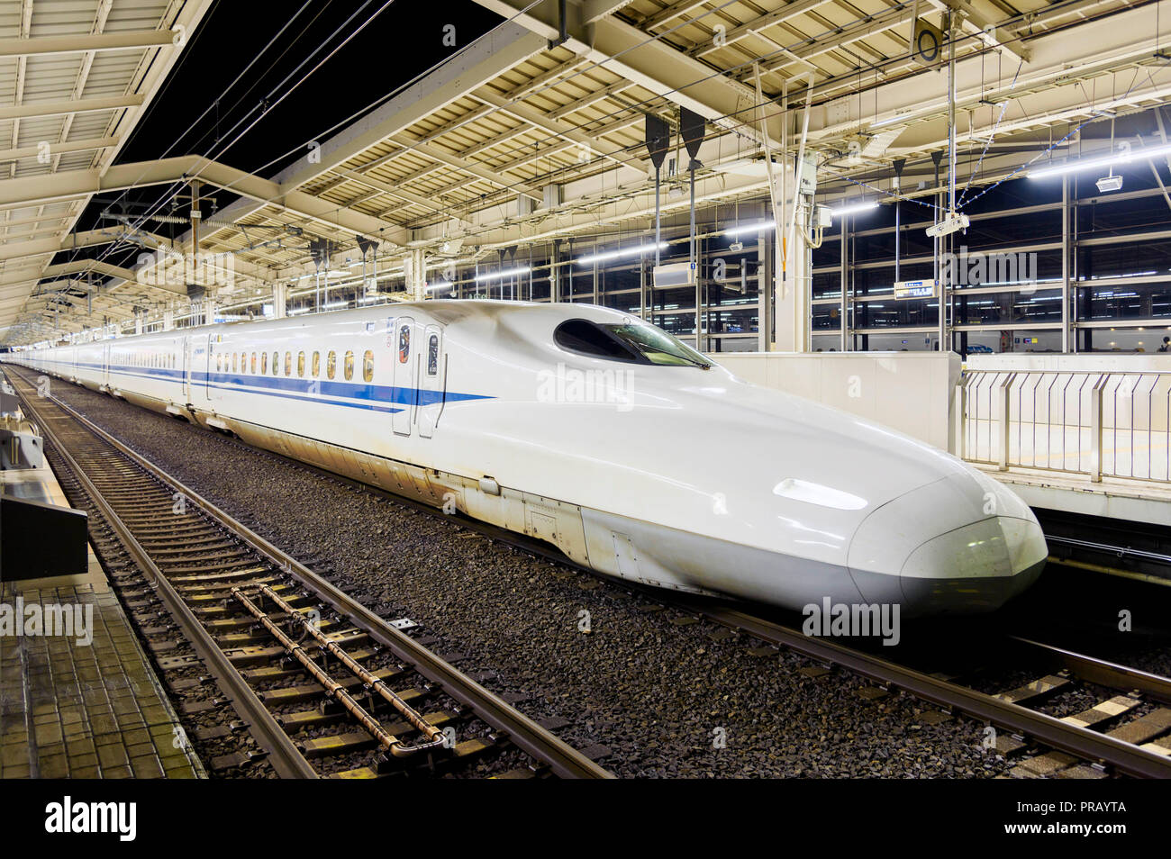 Kyoto, Japon. Sep 30, 2018. Visites - Kyoto Shinkansen train à la gare de Kyoto. Kyoto, 30.09.2018 | Conditions de crédit dans le monde entier : dpa/Alamy Live News Banque D'Images