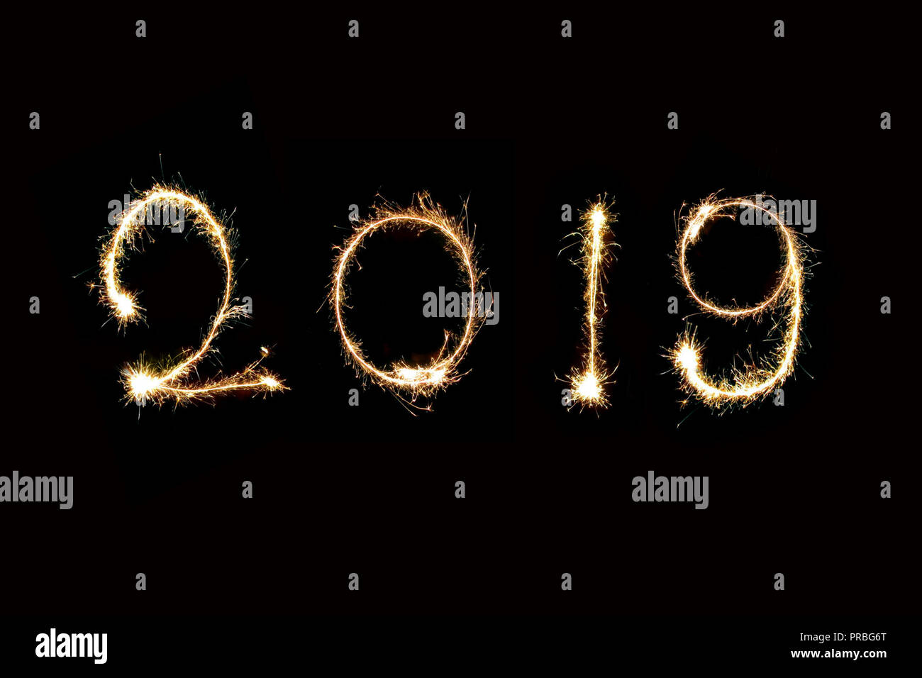2019 écrit avec l'éclat d'artifice, Nouvel an 2019 concept. Banque D'Images