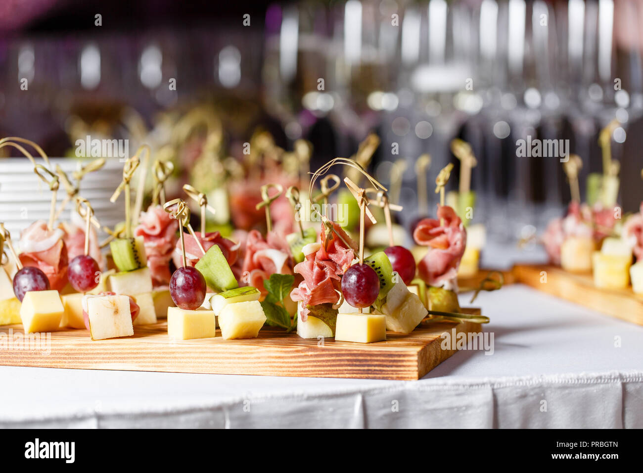 MINI FEUILLE plats pour Canapes Serving Plateaux salle à manger Buffet Petit Fours cas Parti