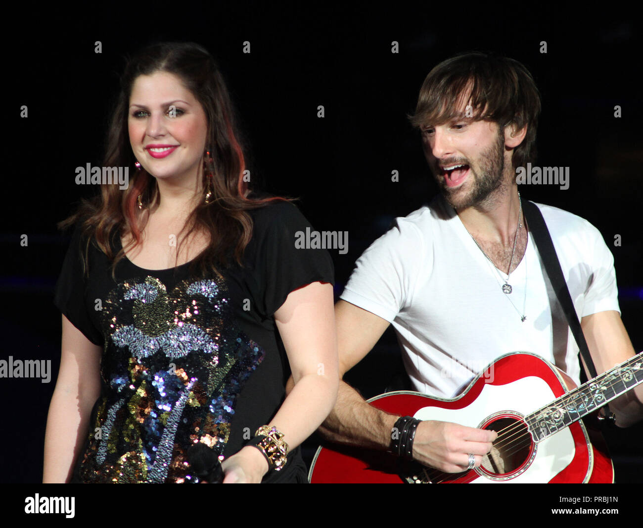 Hillary Scott et Dave Haywood avec Lady Antebellum effectuer en concert à l'Amphithéâtre Cruzan à West Palm Beach, FL le 12 mai 2012. Banque D'Images