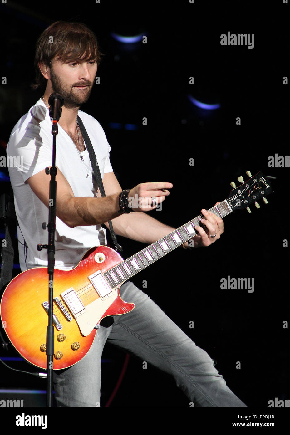 Dave Haywood avec Lady Antebellum se produit en concert à l'Amphithéâtre Cruzan à West Palm Beach, FL le 12 mai 2012. Banque D'Images