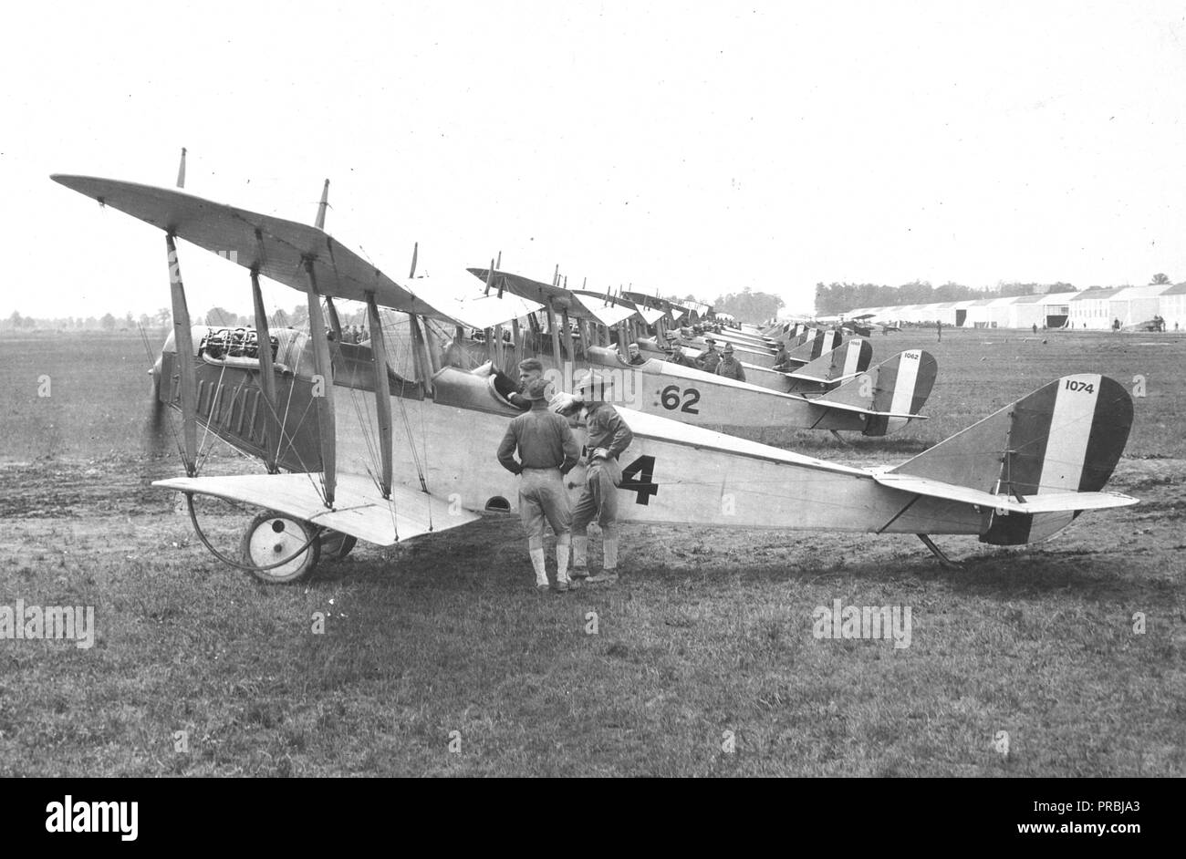 1917 - Selfridge Field, Mt. Clemens, Michigan. Avions sur ligne de départ. Ils sont tous J.N. 4 Une des machines avec moteurs Curtiss OX 5. Banque D'Images