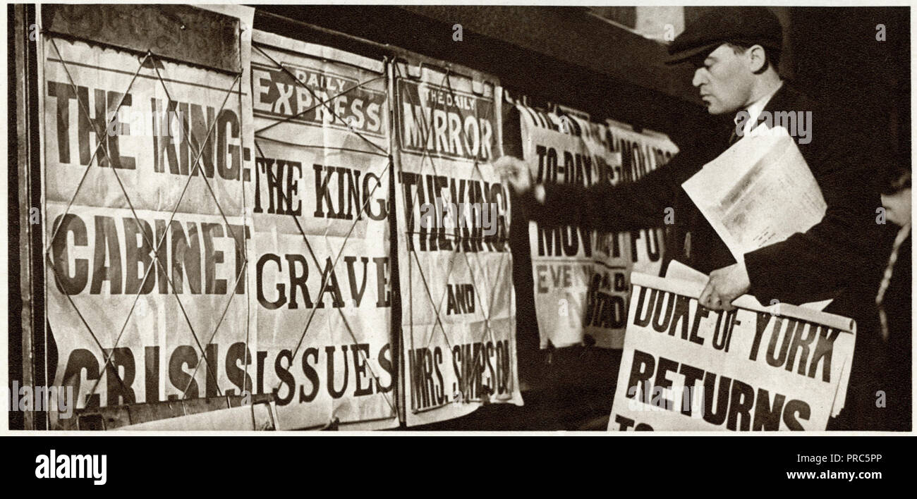 Affiches de journaux mis en place donne les dernières nouvelles concernant la crise constitutionnelle entre le roi Édouard VIII et le gouvernement sur sa relation avec Wallis Simpson en date du 3 décembre 1936 Banque D'Images