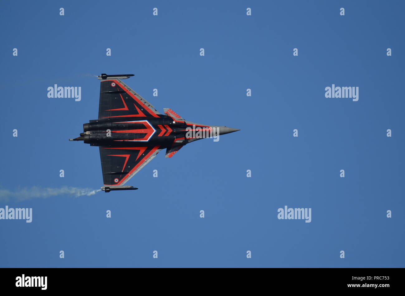 Un chasseur français Rafale en vol pendant le spectacle aérien de Francazal près de Toulouse. Banque D'Images