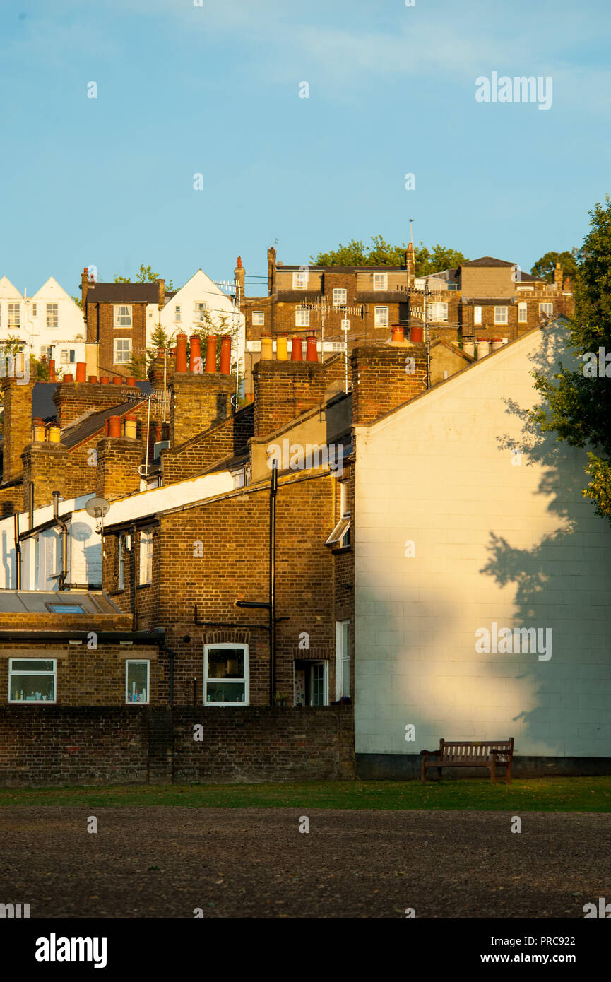 Au cours de la lumière du soleil d'été d'or sur la Colline une herse London Borough Banque D'Images
