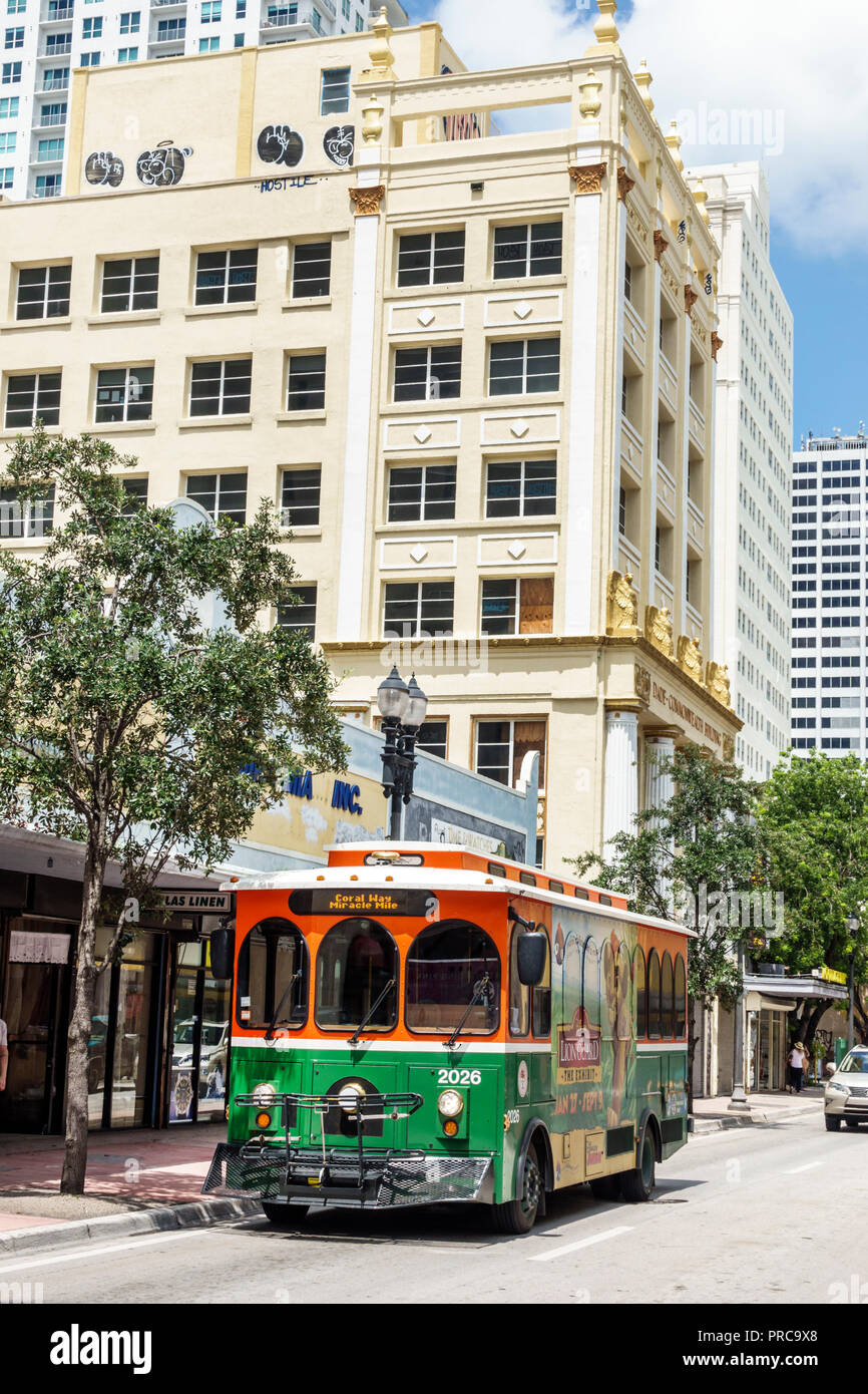 Miami Florida, centre-ville, tramway gratuit, gratte-ciel de la ville bâtiments, transport en commun, les visiteurs Voyage voyage touristique tourisme sites touristiques cul Banque D'Images