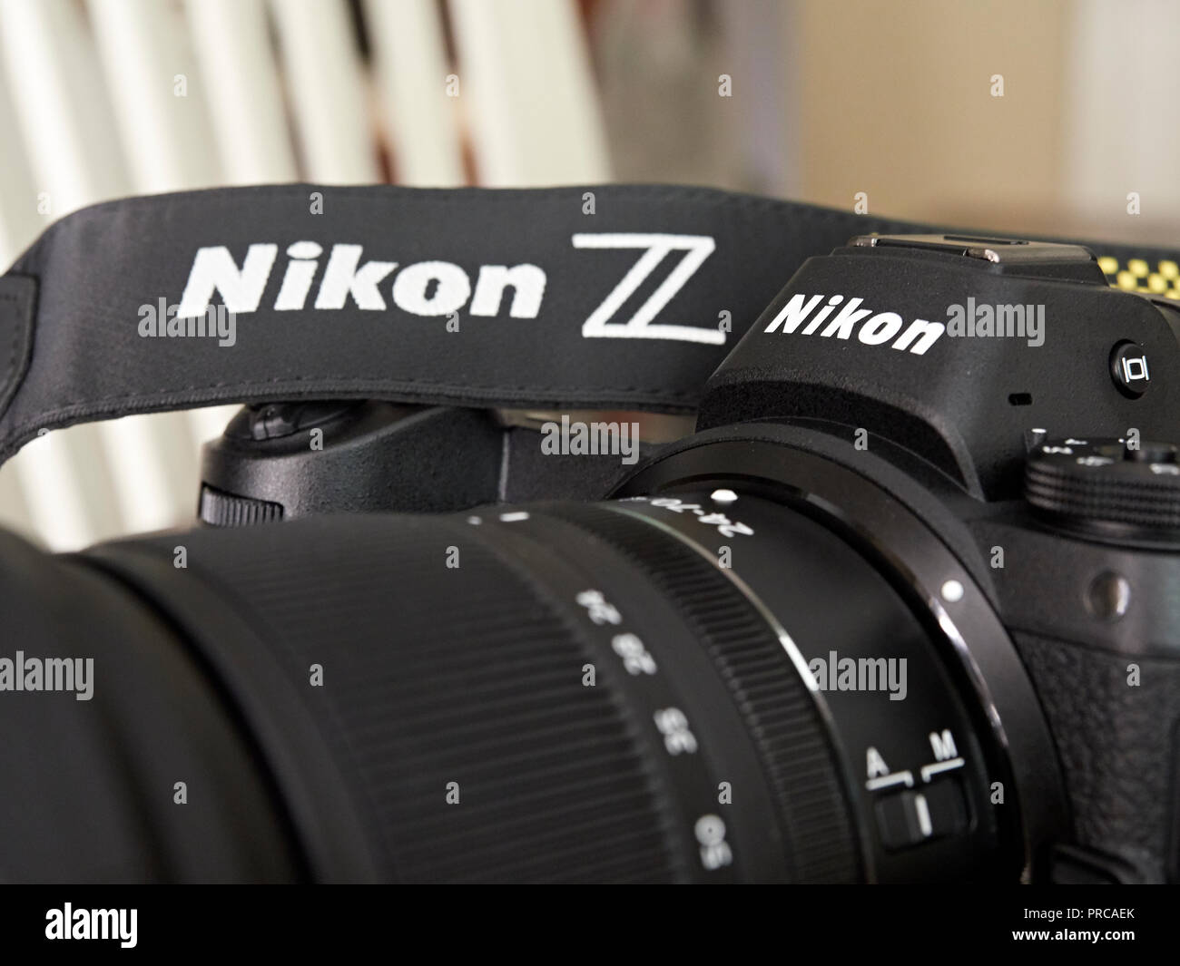 Close up d'un nouveau appareil photo mirrorless Nikon Z 7 utilisé pour la photographie professionnelle. Banque D'Images
