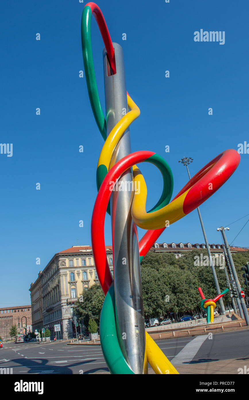 Le 26 septembre 2018 Milan Italie:aiguille, et de noeud est une sculpture réalisée par Claes Oldenburg Banque D'Images