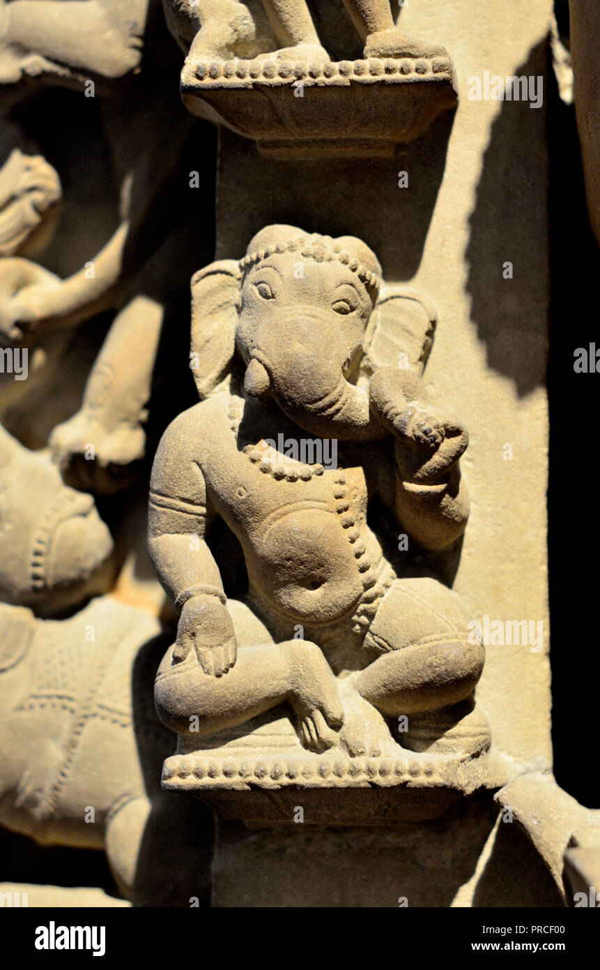 Dieu hindou Ganesha (aussi Ganapati, Vinayaka, Pillaiyar ou Binayak) détail d'une sculpture de Shiva à partir d'un temple hindou, c AD1000. British Museum, Blo Banque D'Images
