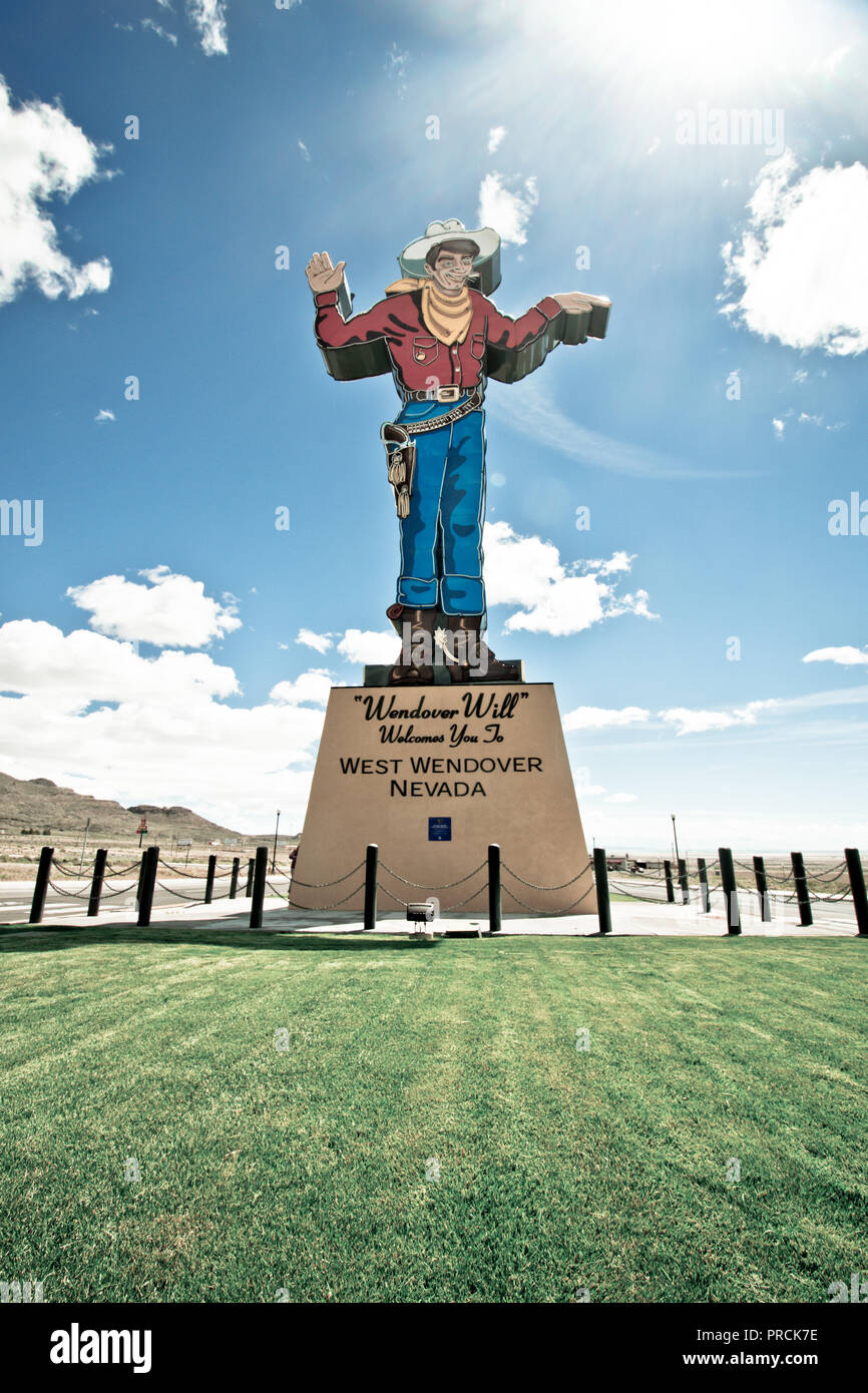 WEST WENDOVER, NV : Wendover, sera un signe créé en 1952 par le designer qui fait Vegas Vic, détient le titre de Cowboy mécanique la plus importante du monde. Banque D'Images