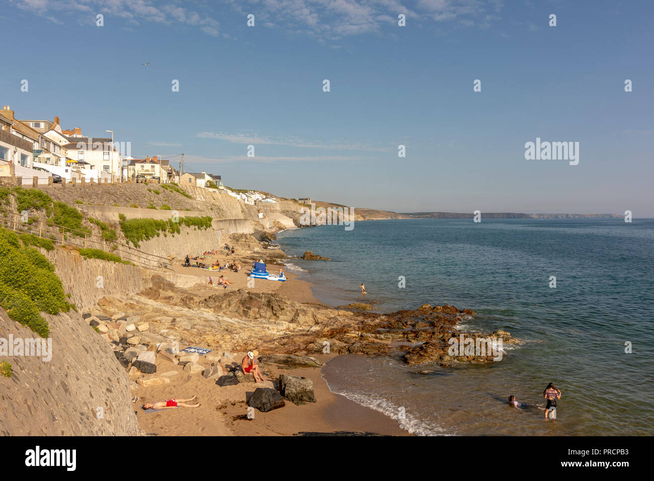 La principale plage de Porthleven et front de mer sur le lézard, péninsulaire, Cornwall, UK. Banque D'Images