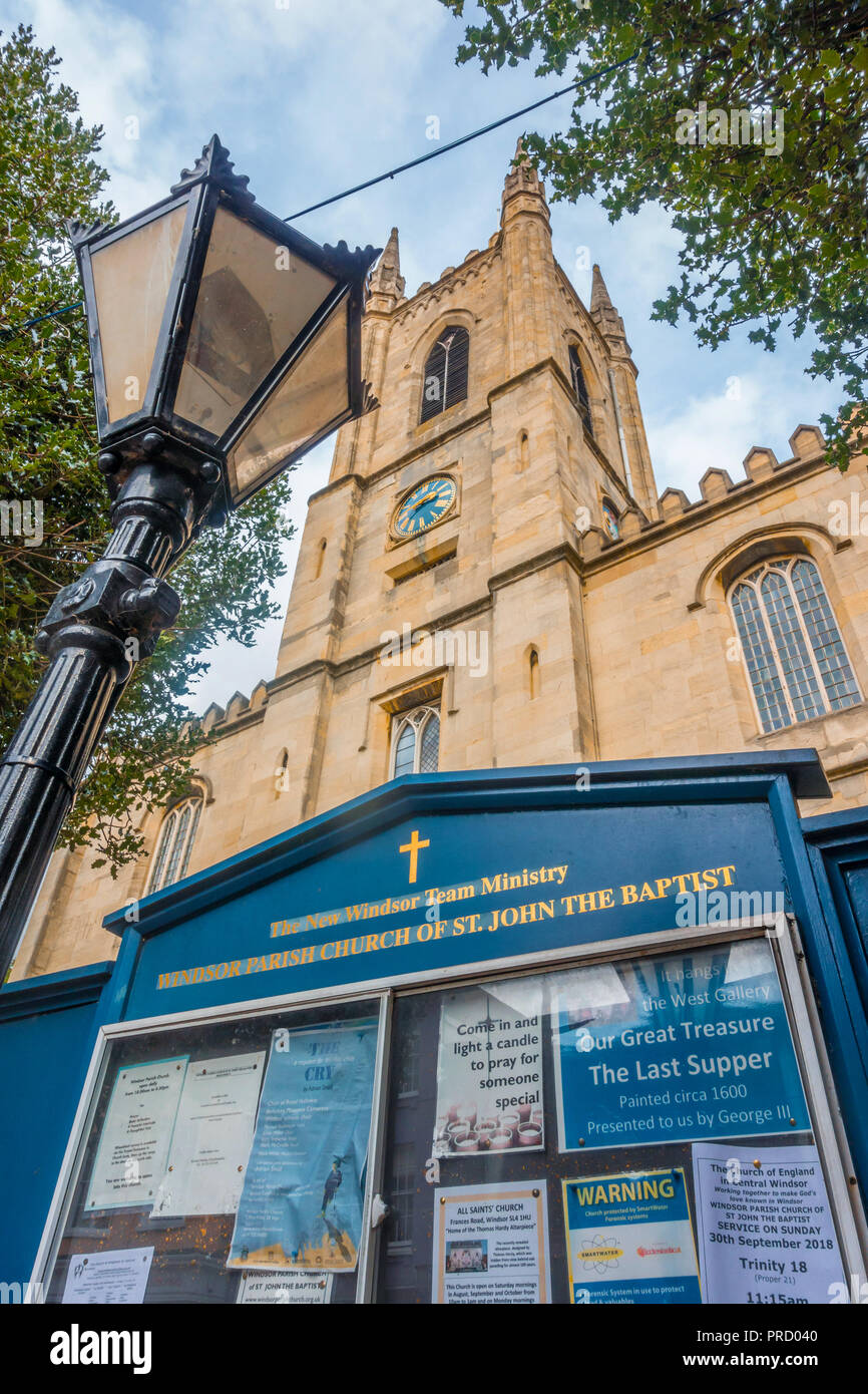 Une vue de l'avant de Windsor, Église Paroissiale de St Jean le Baptiste à Windsor, Royaume-Uni. Banque D'Images