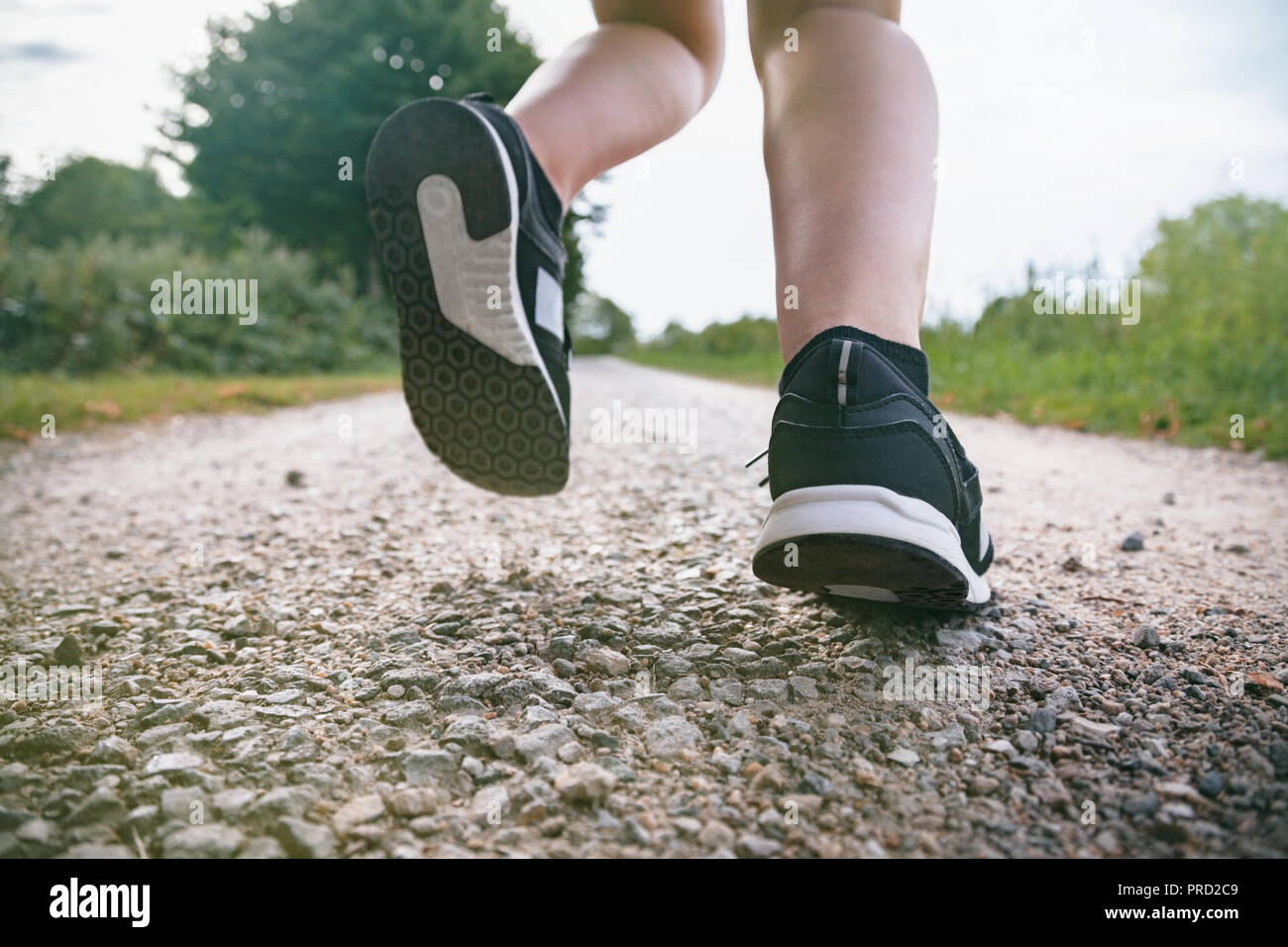 Sports blonde woman jogging in park Banque D'Images