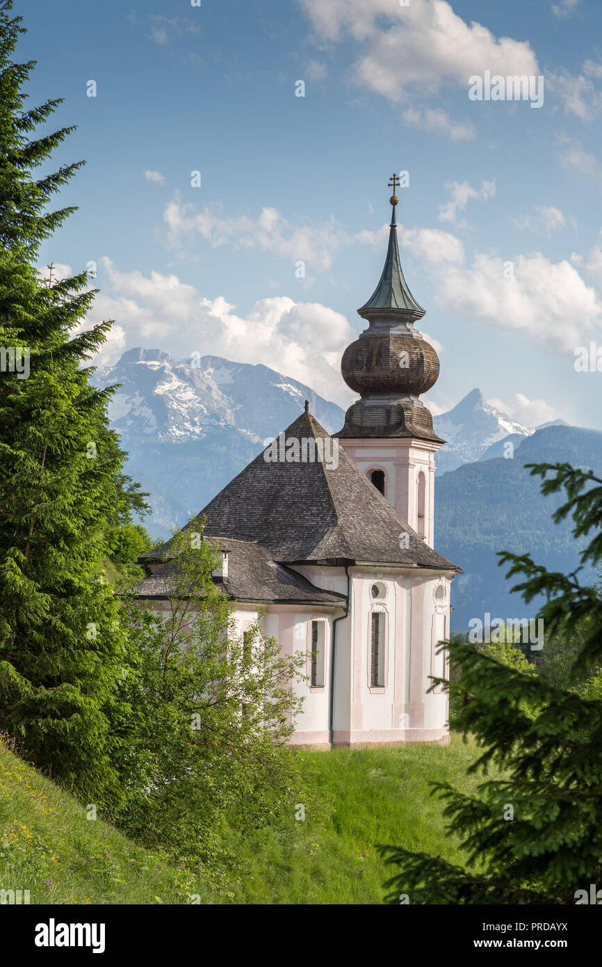 Église de pèlerinage Maria Gern, derrière le massif du Watzmann, parc national de Berchtesgaden, Berchtesgaden-campagne, Haute-Bavière Banque D'Images
