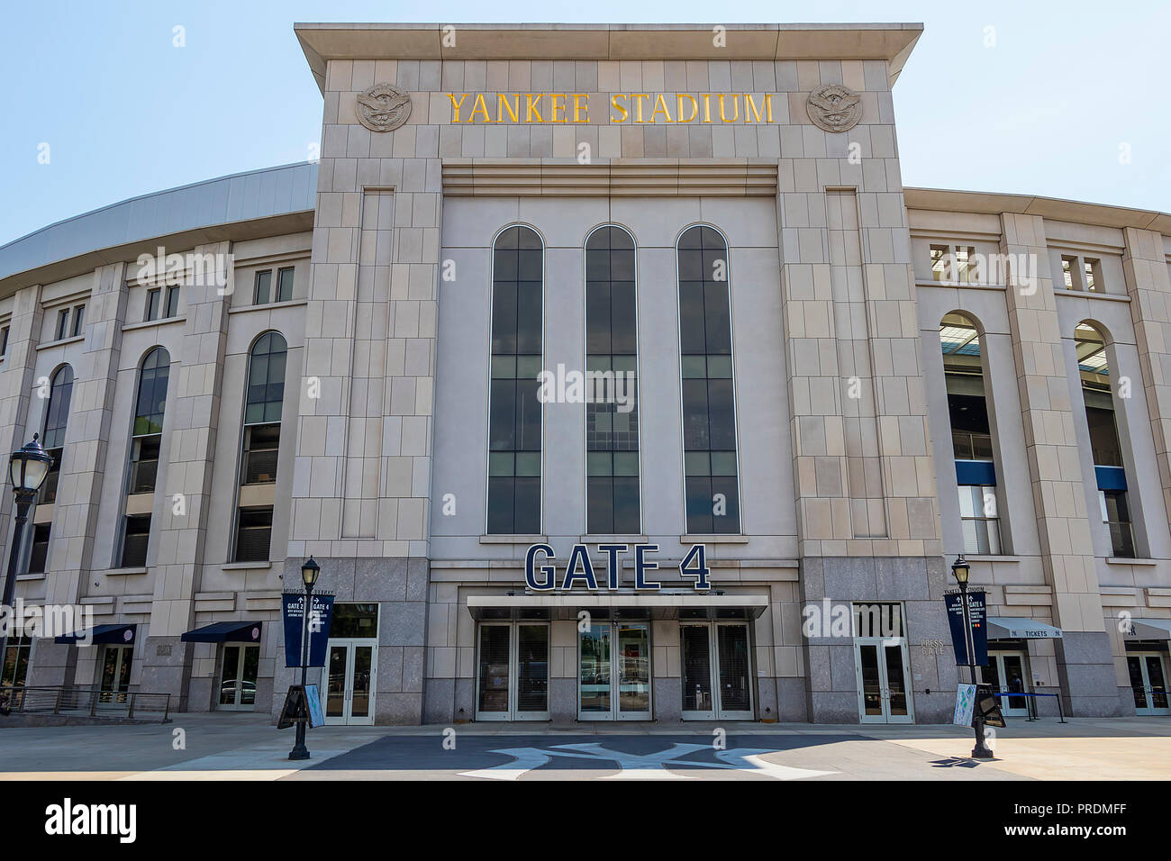 La ville de New York, USA - 10 juin 2017 : point de vue extérieur Yankee Stadium dans le Bronx Banque D'Images