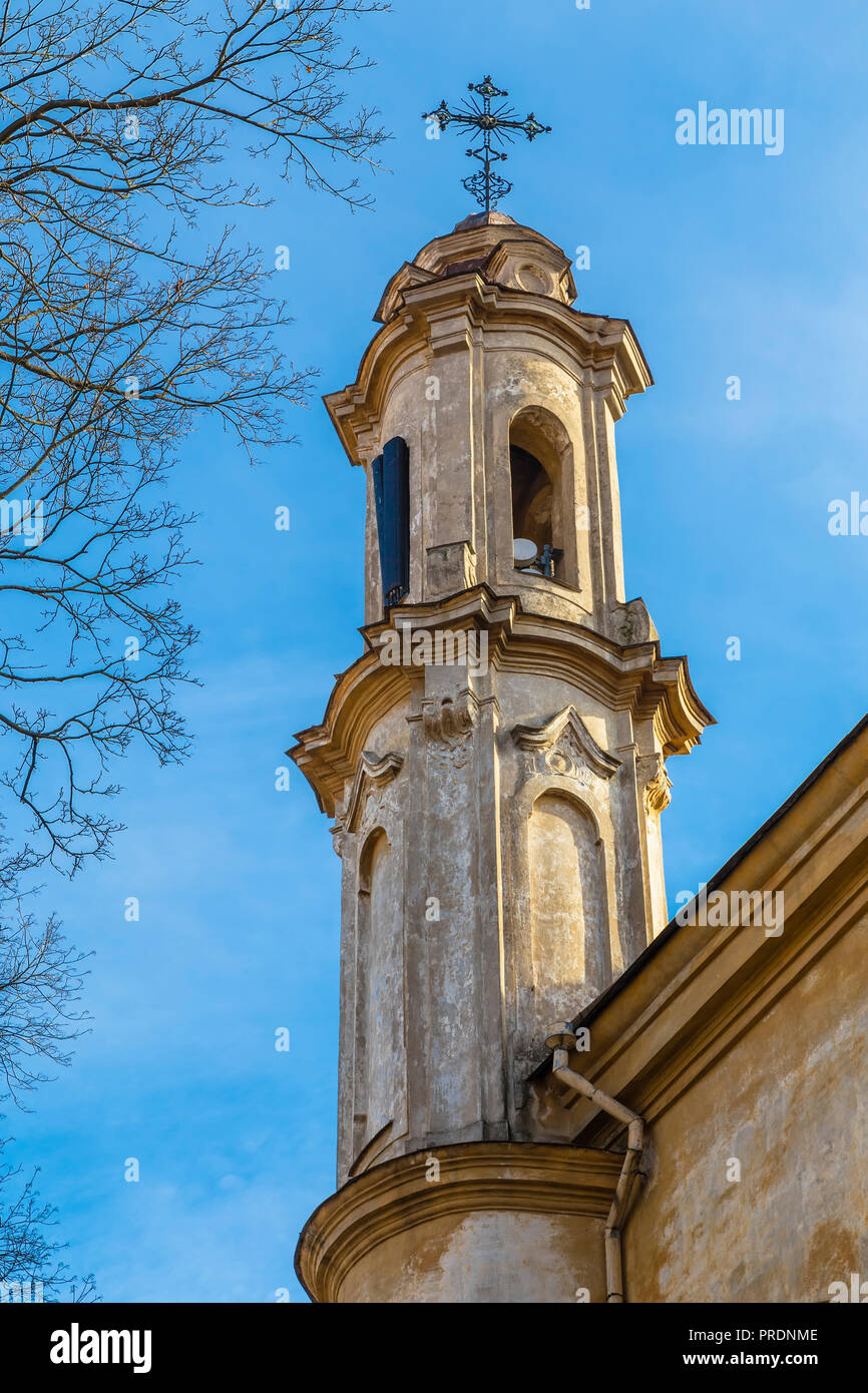 L'un de la Sainte Trinité et l'église du monastère basilien towers de Vilnius. La lituanie Banque D'Images