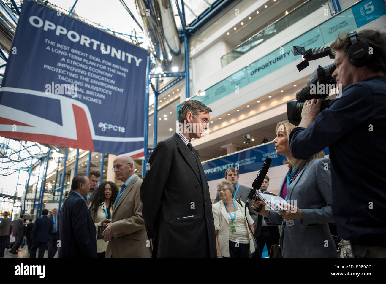 Birmingham, UK. 1er octobre 2018. Jacob Rees-Mogg parle à des journalistes à la conférence du parti conservateur 2018 Credit : Benjamin Wareing/Alamy Live News Banque D'Images