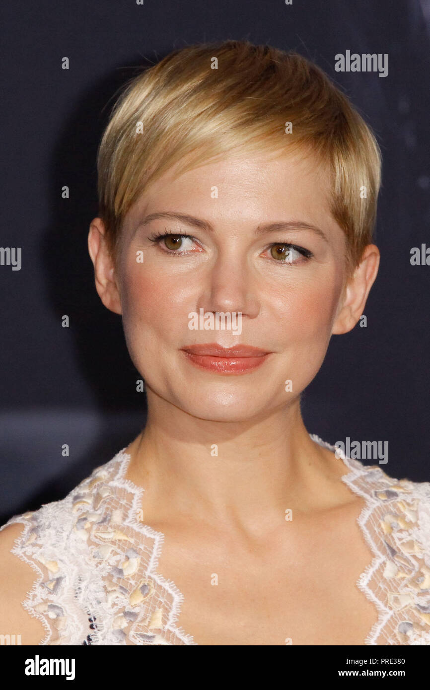 Michelle Williams lors de la première mondiale de Columbia Pictures' 'Venom' qui s'est tenue au Regency Village Theatre de Westwood, CA, le 1 octobre 2018. Photo par Joseph Martinez / PictureLux Banque D'Images