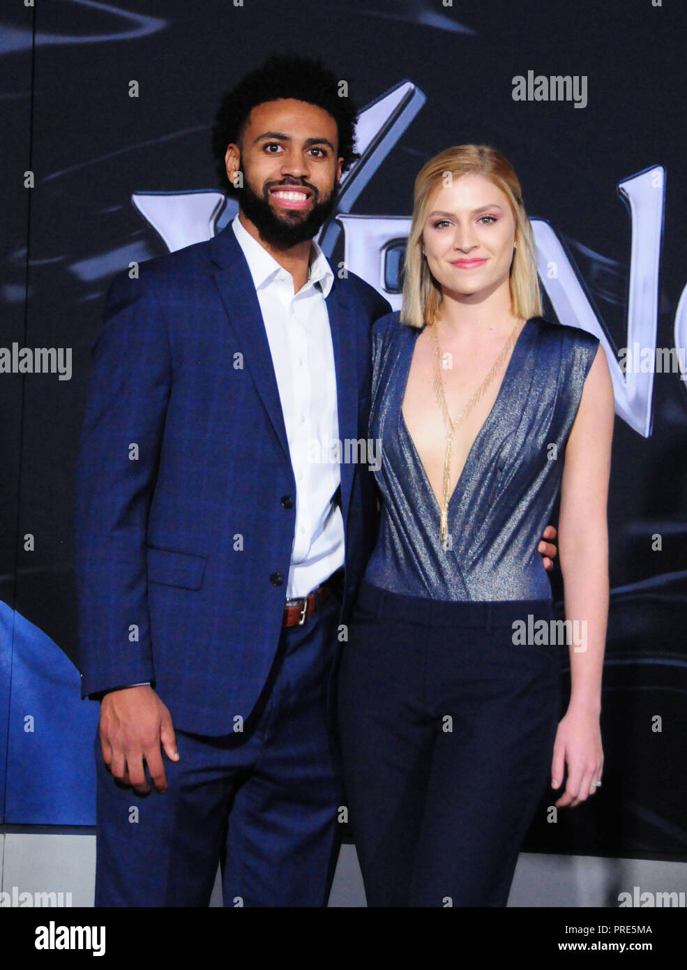 WESTWOOD, CA - 01 OCTOBRE : joueur de basket-ball américain Joel Berry II et guest assister à la première mondiale de Columbia Pictures' 'Venom' au Regency Village Theatre Le 1 octobre 2018 à Westwood, en Californie. Photo de Barry King/Alamy Live News Banque D'Images