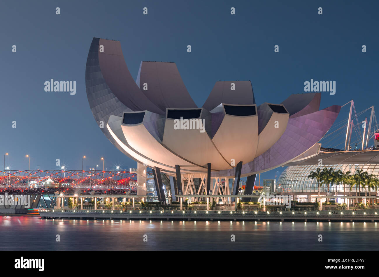 Sciences de l'Art Museum de Singapour Marina Bay Sands. L'un de l'architecture tout à fait unique dans cette ville. Banque D'Images Sciences de l'Art Museum de Singapour Marina Bay Sands. L'un de l'architecture tout à fait unique dans cette ville. Banque D'Images