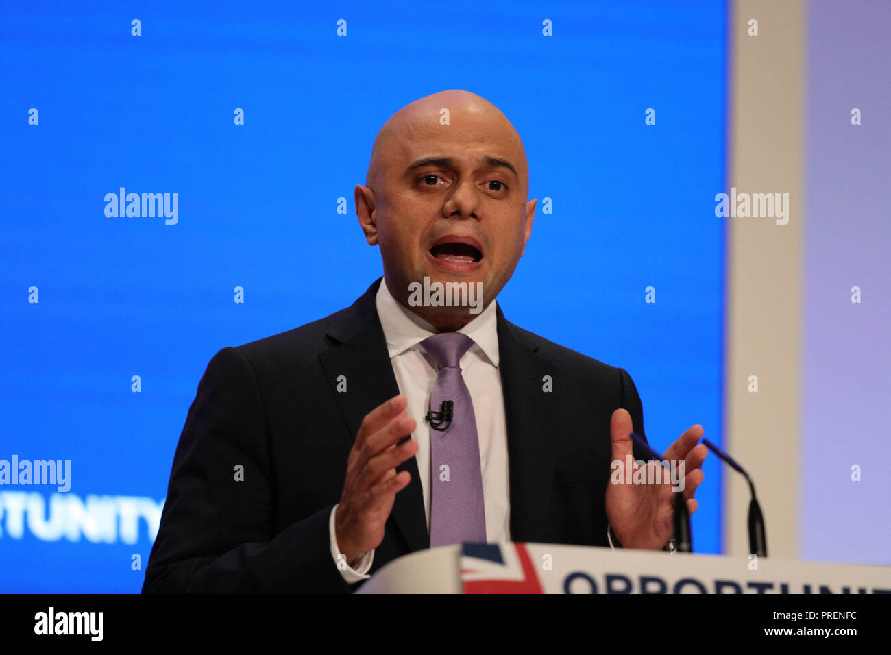 Secrétaire d'accueil Sajid Javid s'exprimant lors de la conférence annuelle du parti conservateur à l'International Convention Centre, Birmingham. ASSOCIATION DE PRESSE Photo. ASSOCIATION DE PRESSE Photo. Photo date : mardi 2 octobre 2018. Voir histoire de PA principal conservateur. Crédit photo doit se lire : Aaron Chown/PA Wire Banque D'Images